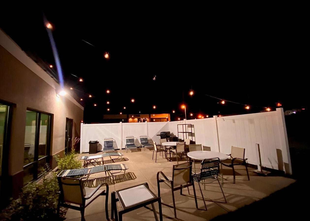 Holiday Inn Express Cedar Rapids - Collins Road By Ihg Εξωτερικό φωτογραφία