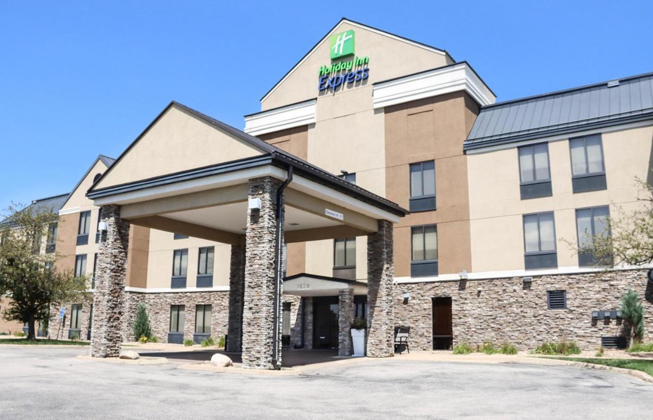 Holiday Inn Express Cedar Rapids - Collins Road By Ihg Εξωτερικό φωτογραφία