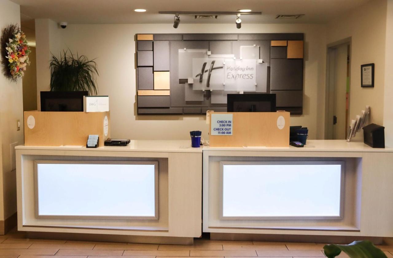 Holiday Inn Express Cedar Rapids - Collins Road By Ihg Εξωτερικό φωτογραφία