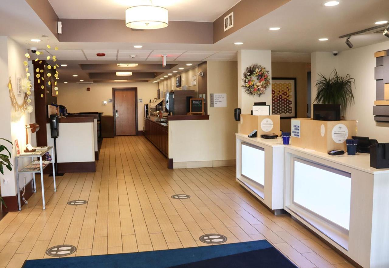 Holiday Inn Express Cedar Rapids - Collins Road By Ihg Εξωτερικό φωτογραφία