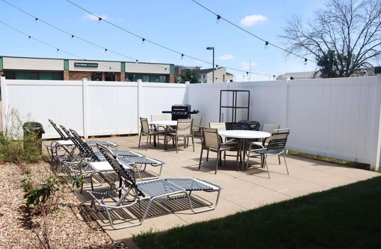 Holiday Inn Express Cedar Rapids - Collins Road By Ihg Εξωτερικό φωτογραφία