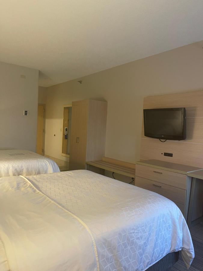 Holiday Inn Express Cedar Rapids - Collins Road By Ihg Εξωτερικό φωτογραφία