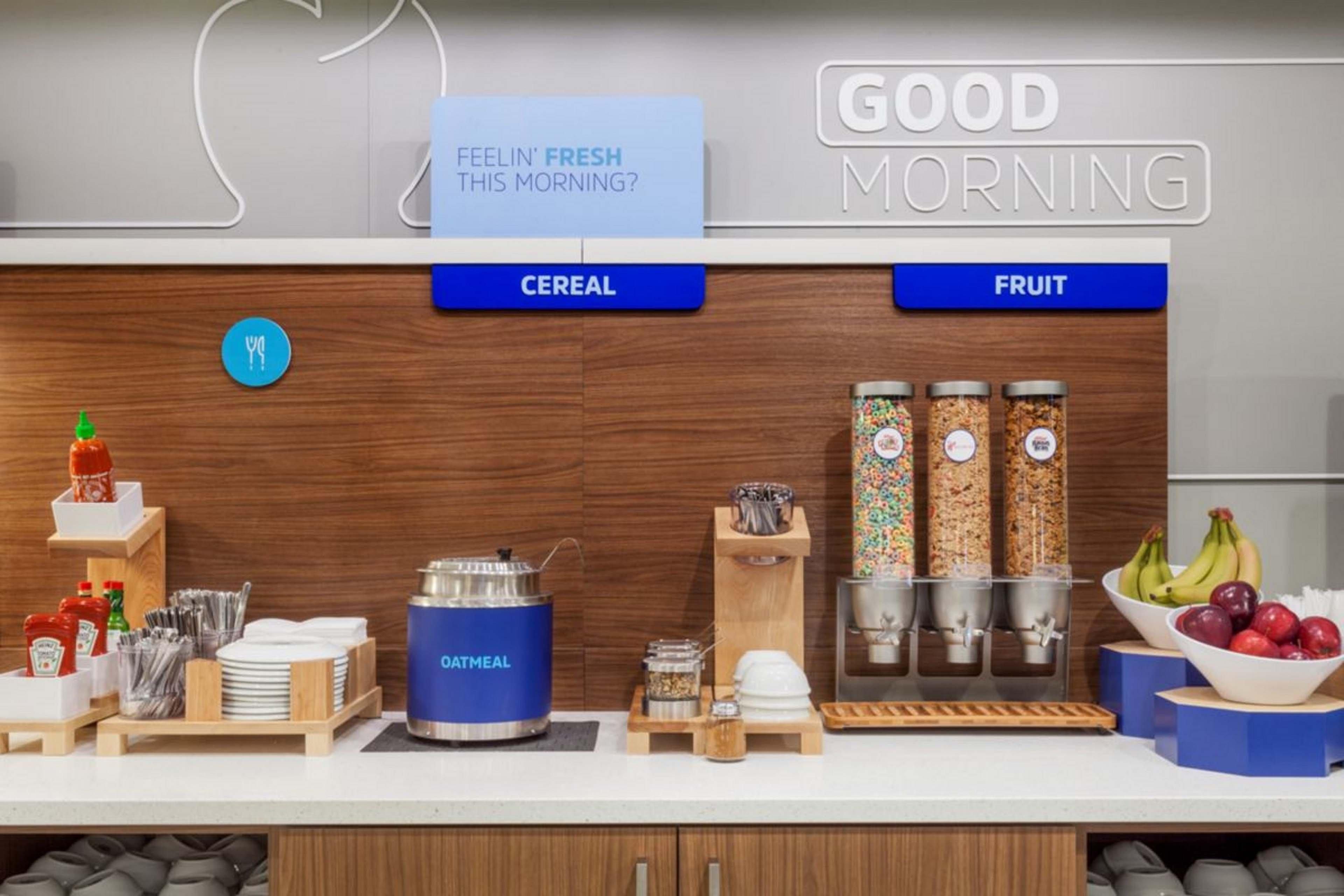 Holiday Inn Express Cedar Rapids - Collins Road By Ihg Εξωτερικό φωτογραφία