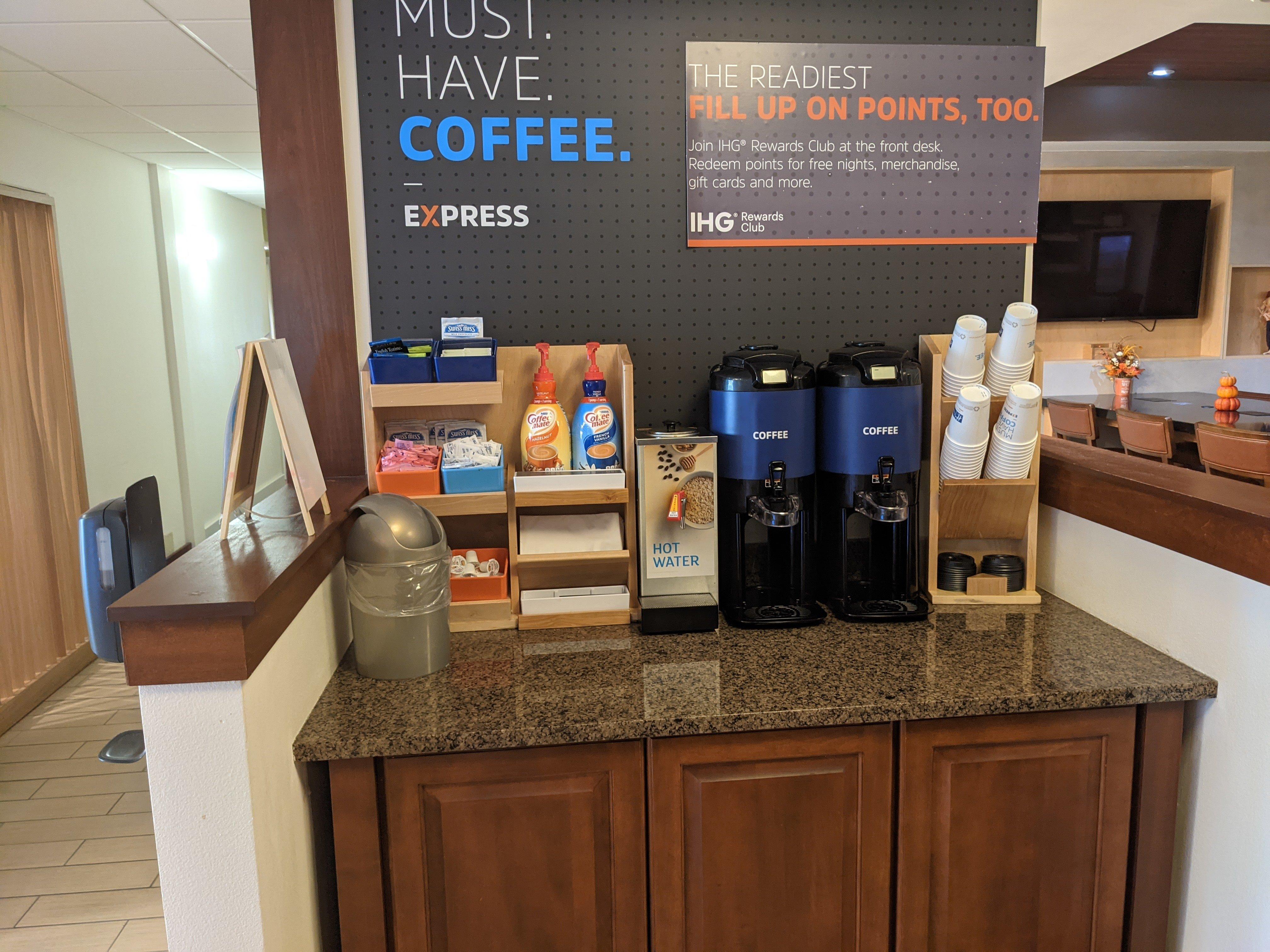 Holiday Inn Express Cedar Rapids - Collins Road By Ihg Εξωτερικό φωτογραφία