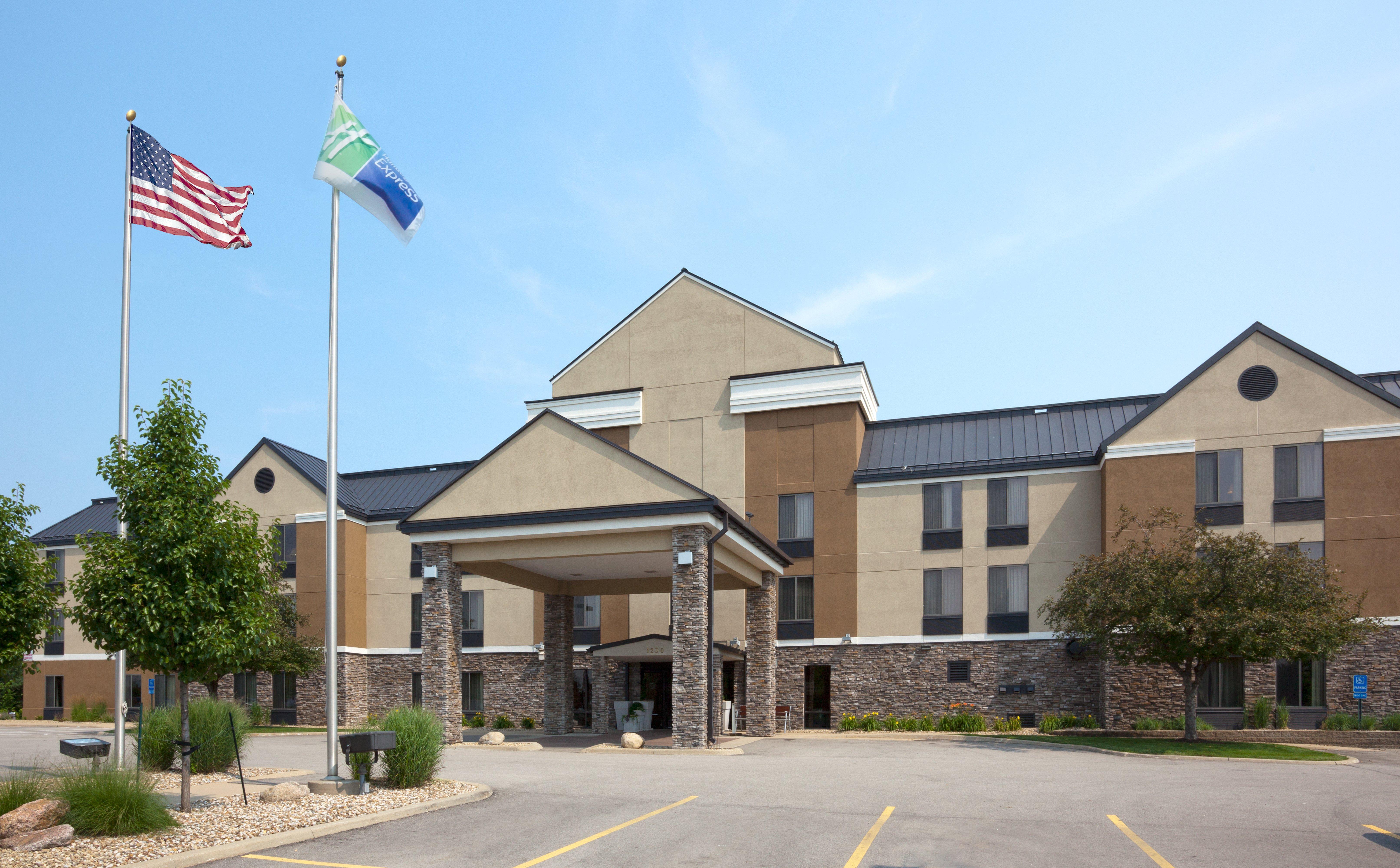 Holiday Inn Express Cedar Rapids - Collins Road By Ihg Εξωτερικό φωτογραφία