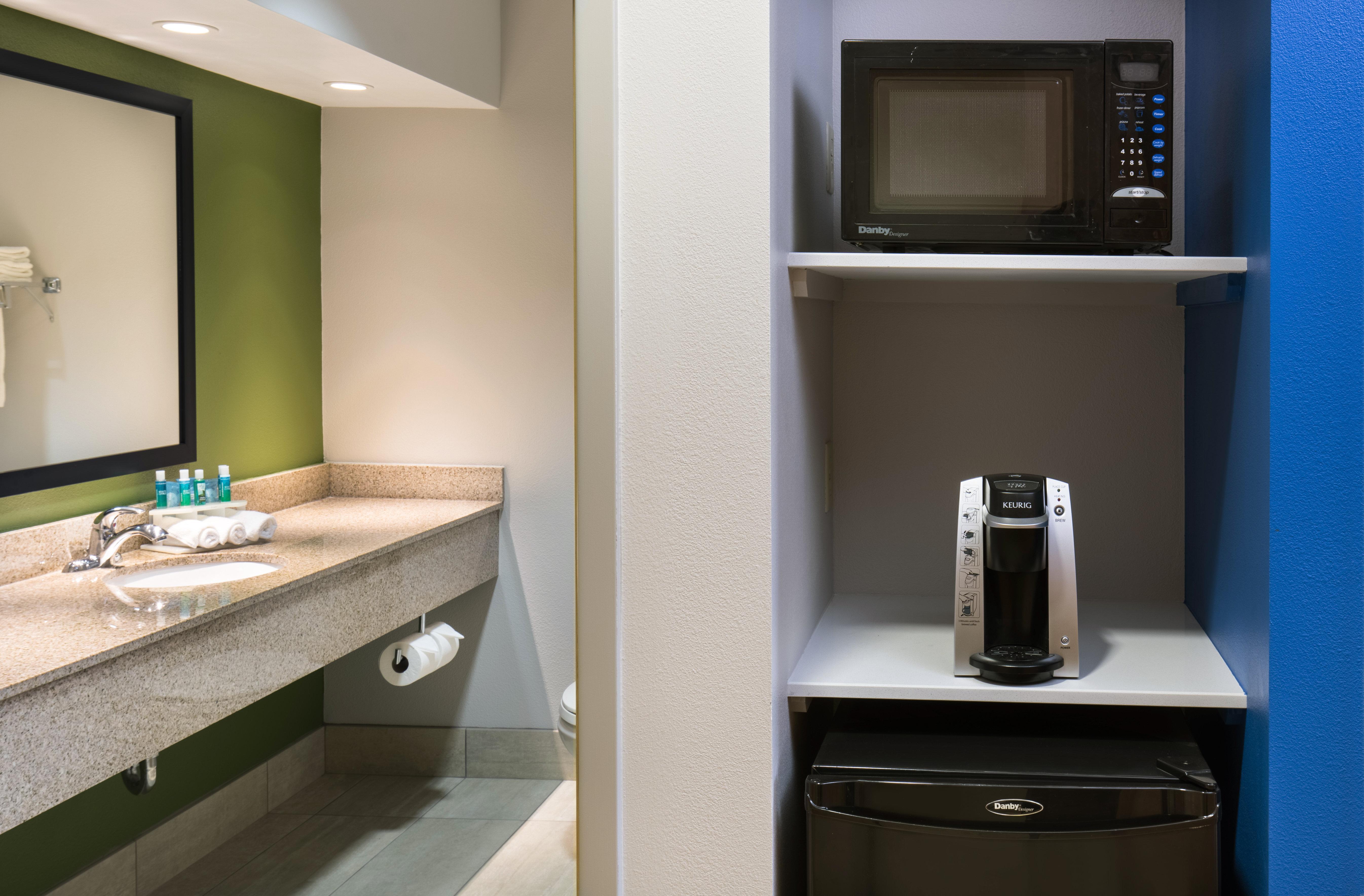 Holiday Inn Express Cedar Rapids - Collins Road By Ihg Εξωτερικό φωτογραφία