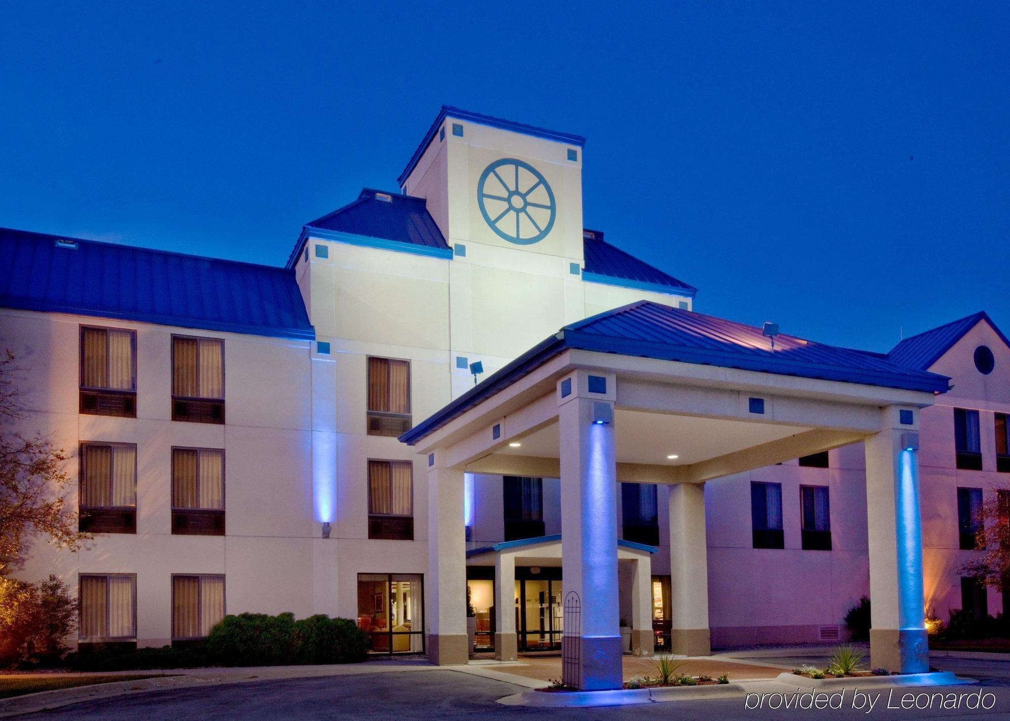 Holiday Inn Express Cedar Rapids - Collins Road By Ihg Εξωτερικό φωτογραφία